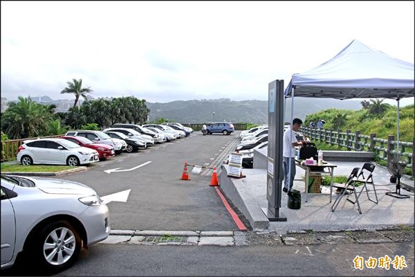 基隆市望幽谷旁的六五高地停車場，即日起計次收費一百元。（記者林欣漢攝）