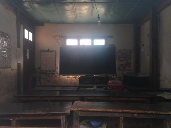 國雲南保山市某學前班的3名7歲男童扮演「醫生」，於教室內進行「健檢」，用手指、木棍侵犯多名同學下體，時間長達一個多月。（圖取自澎湃新聞網）