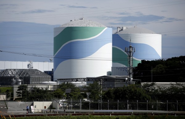 川內核電廠1號機（左）若順利通過相關檢查及安全演練等，有望在9月中旬正式恢復商轉，日本將告別「零核電」。（路透）