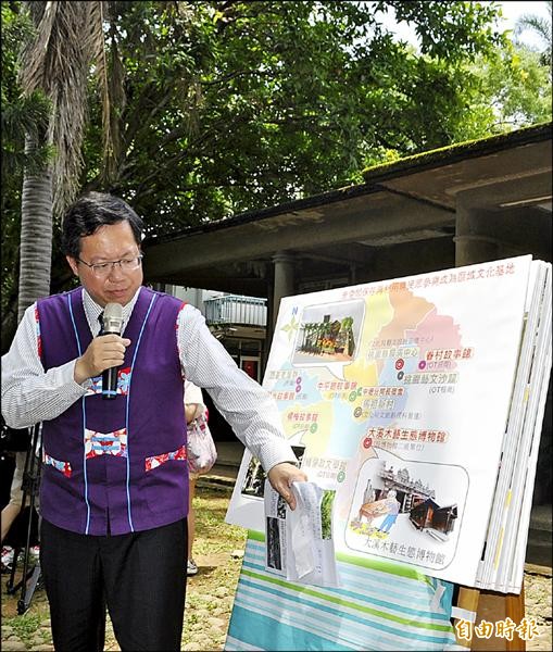 桃園市長鄭文燦承諾任內會蓋更多的故事館。（記者李容萍攝）