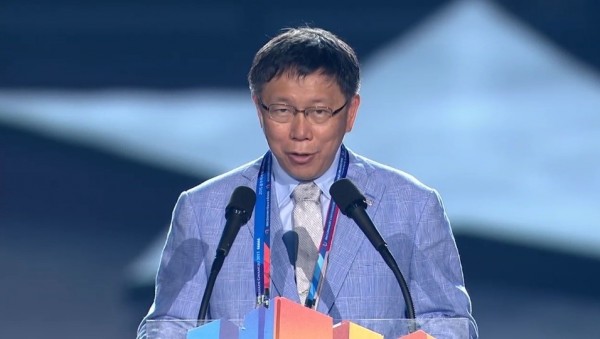 台北市市長柯文哲出席世大運閉幕典禮，並用英文致詞。（圖擷取自FISU.tv轉播畫面）