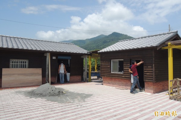 太麻里地區香蘭村青年同心協力，將閒置老屋改造為客家館。（記者張存薇攝）