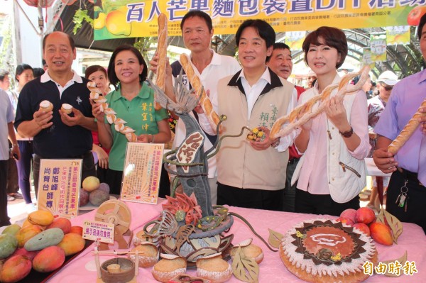 賴清德與多位地方人士參加活動，行銷台南愛文芒果產業。（記者林孟婷攝）