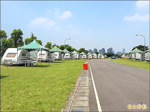 台北市政府五年多前在華中河濱公園闢建露營場，委由中華民國露營協會經營，協會透露營運五年來幾乎都是虧損狀態。（記者郭顏慧攝）