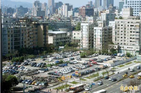 台北市信義計劃區D3土地、換算一個車位價值逾4000萬元的全國「最貴停車位」。（資料照，記者方賓照攝）