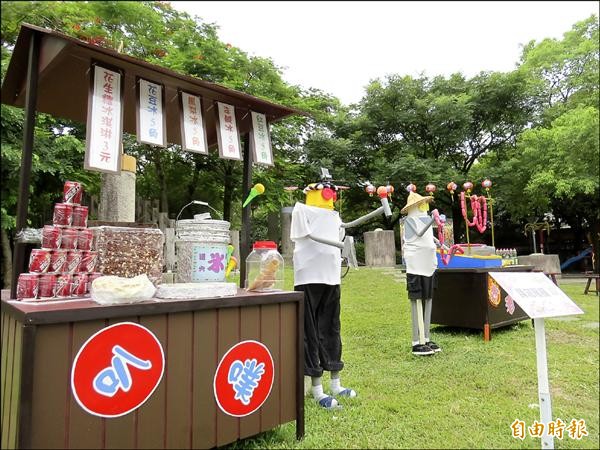 藝穗節期間，羅東中山公園內有多款裝置藝術品供人拍照留念。（記者王揚宇攝）