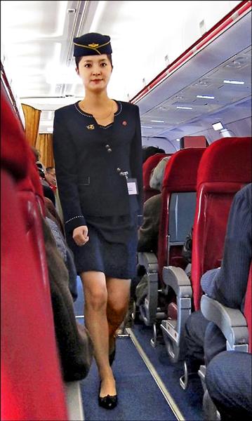 在北韓領導人金正恩一聲令下重新設計的高麗航空公司空服員制服，裙子變得更短、更合身。（取自網路）