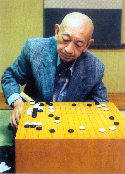 日本棋院22日宣布，將「昭和棋聖」吳清源選入圍棋殿堂。（圖擷取自網路）