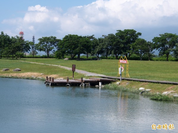 池上鄉公所有意將原本是竹筏體驗碼頭，改造為水上樂台碼頭，既可竹筏體驗，遇有大坡池野餐節時，即可變成水上樂台。（記者王秀亭攝）