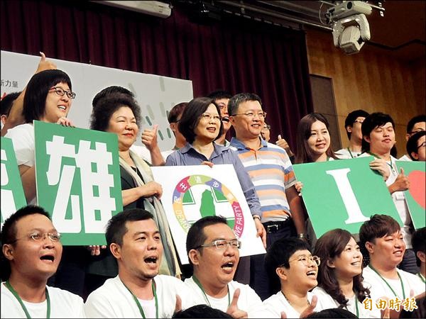 民進黨昨在高雄市舉辦二○一五港都雄青鬥陣營，民進黨主席蔡英文與高雄市長陳菊都出席擔綱講師。（記者王榮祥攝）