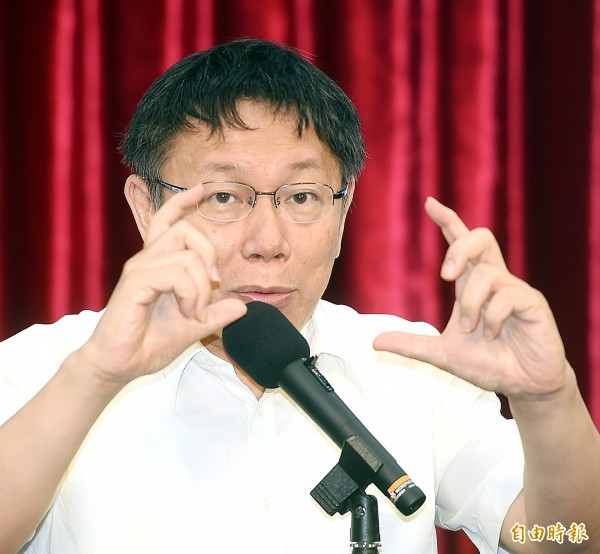 台北市長柯文哲28日出席市政會議後記者會，說明會議結論並回答媒體記者提問。（記者方賓照攝）