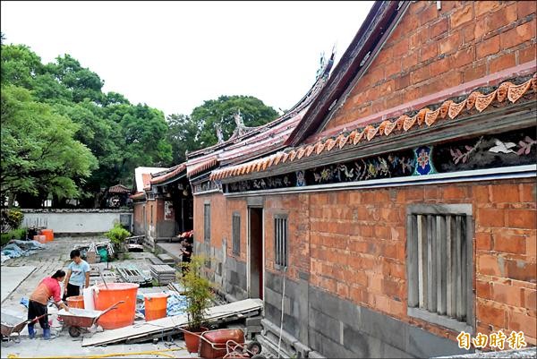 林本源園邸三落大厝整修工程延宕，原本預計年底重新開放，可能再往後延。（記者陳韋宗攝）