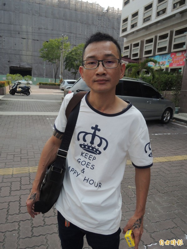 聲稱持衝鋒槍射民宅 簡姓男子下午投案 - 社會 - 自由時報電子報