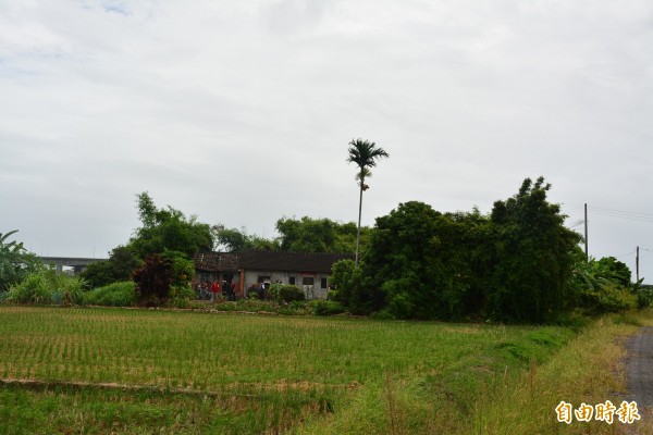 颱風來襲，宜蘭河行水區有住戶不願撤離，安全讓人憂心。（記者游明金攝）