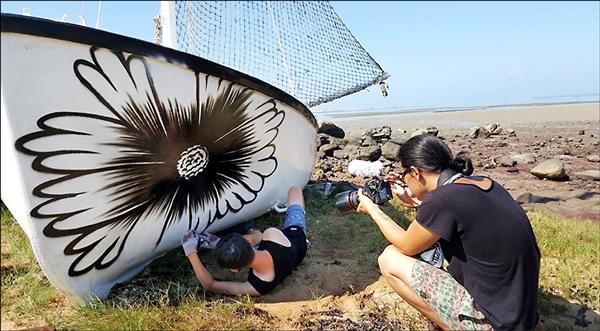 環島塗鴉團隊希望藉由創作，串連起台灣各城市之美，並製作成紀錄片。（候鳥潮間帶民宿提供）