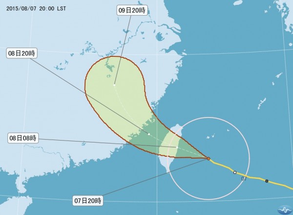 蘇迪勒暴風圈籠罩全台，預計要到後天（9日）中心位置才會脫離本島。（圖片擷取自氣象局）