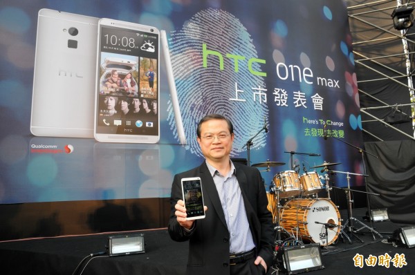 宏達電平板式手機 HTC One Max 手機以搭載指紋辨識著稱。（資料照，記者李秋明攝）