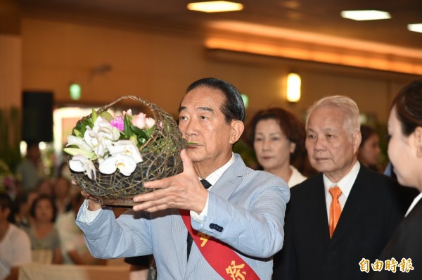 高雄市前市議員李榮宗母親林鮮老太夫人公祭，親民黨主席宋楚瑜，擔任治喪主委。（記者張忠義攝） 