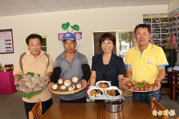 林內社區農產推廣中心的芋頭農特產，不但品質佳，價格也親民。（記者詹士弘攝）
