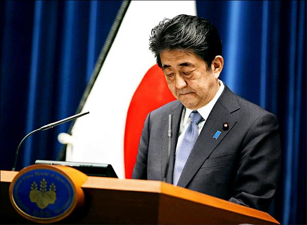 日本首相安倍晉三14日在東京官邸發表「戰後七十週年談話」，表示日本過去為戰爭多次表達深切反省和由衷道歉，強調會繼承歷代內閣立場，今後不會動搖。（路透）