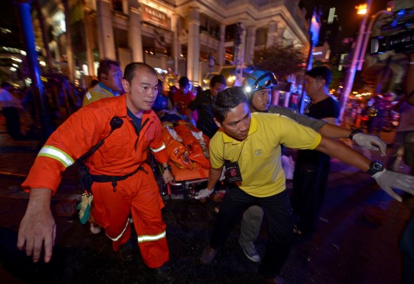 泰國首都曼谷今晚驚傳爆炸，雄獅旅行團有一個八月十四日出發的旅行團正在爆炸地點附近，雄獅旅行社副總經理游國珍表示，該團有二名團員受到爆炸波及，腳部受到輕傷。（法新社）