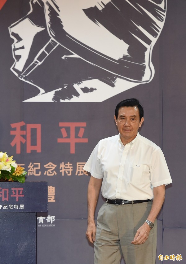 馬英九總統上午接見由日本眾議員牧原秀樹率團的日本自民黨青年部青年局訪華團，由於日前剛過二次世界大戰結束七十週年，馬英九特別以自己每年為二二八事件、白色恐怖道歉為例，呼籲日本政府要「做得更多、更好」，向台灣的慰安婦做出明確道歉。（資料照，記者廖振輝攝）