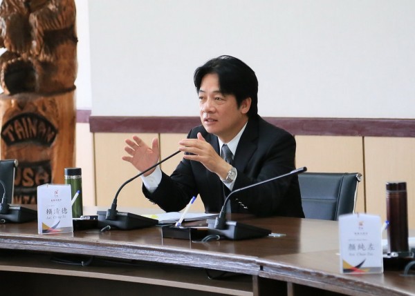 面對登革熱疫情緊張，台南市長賴清德主持市政會議，強調「防疫視同作戰」。（圖由南市新聞處提供）
