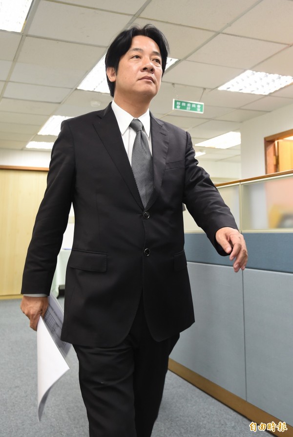 台南市長賴清德在中常會後表示，感謝蔡英文主席對黑金政治改革的決心。（記者劉信德攝）