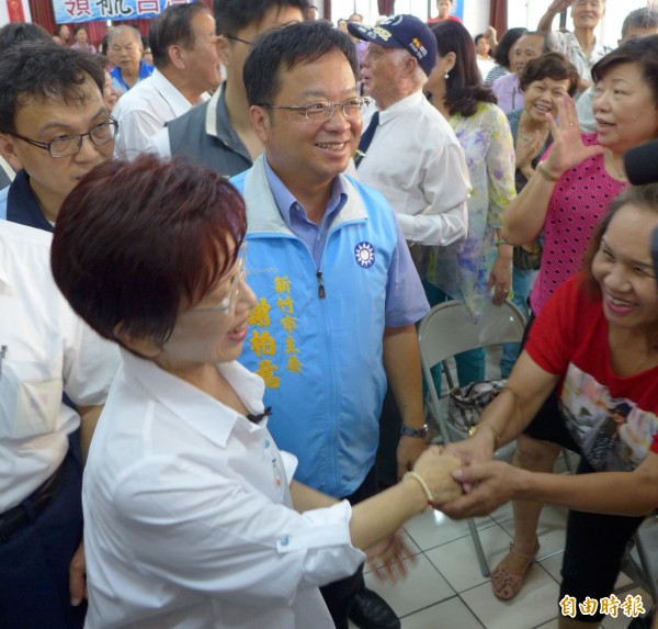 國民黨總統參選人洪秀柱今天走訪新竹市，參加國民黨市黨部主辦的造勢大會。（記者王駿杰攝）