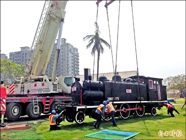 駁二鐵道園區增加生力軍，百年CK58蒸汽火車頭報到。（記者黃佳琳攝）