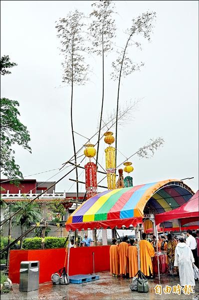 三重先嗇宮今天起一連五天舉行中元普度法會。（記者郭顏慧攝）