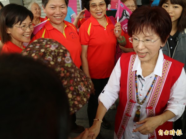 國民黨總統候選人洪秀柱今天中午到花蓮縣壽豐鄉，參加花蓮縣柱柱姊婦女後援會成立大會。（記者王錦義攝）