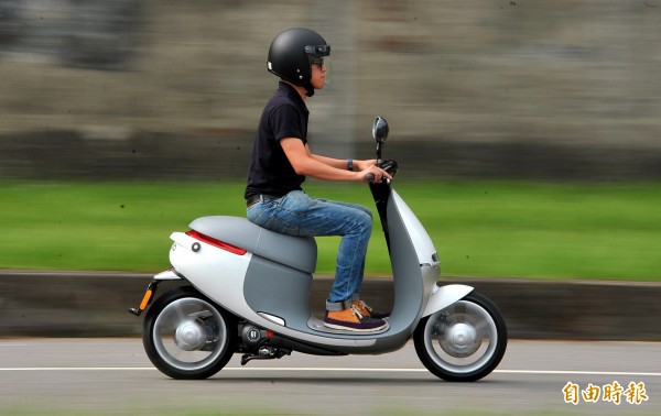 經營團隊由高科技業人士領軍Gogoro首款Smartscooter智慧雙輪車，外型設計主打個人時尚設計品味，馬力媲美125cc的重型機車。（資料照，記者陳奕全攝）