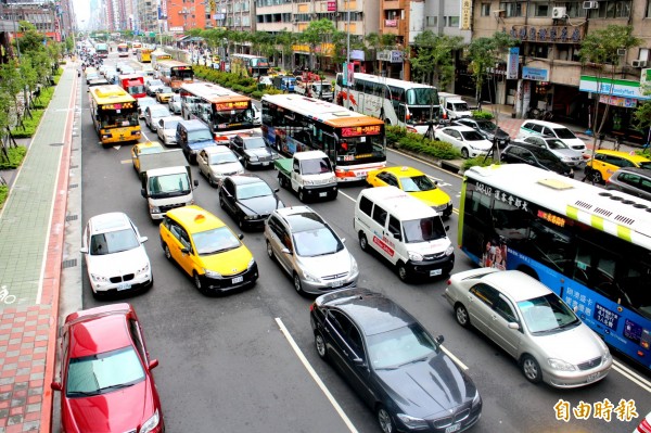 北市將在9月底前完成街、路停車收費計畫，並在年底前完成巷、道停車收費。（資料照，記者郭逸攝）