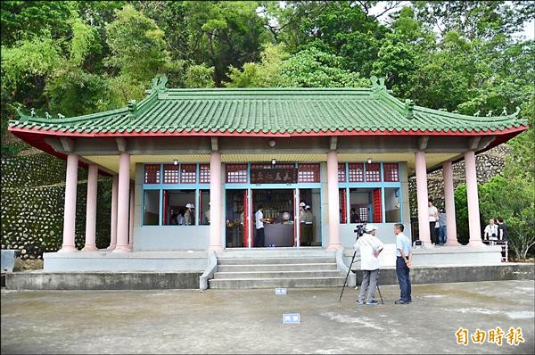 南投縣忠烈祠的土地是碧山巖寺所有，寺方希望縣府能遷建。（記者陳鳳麗攝）