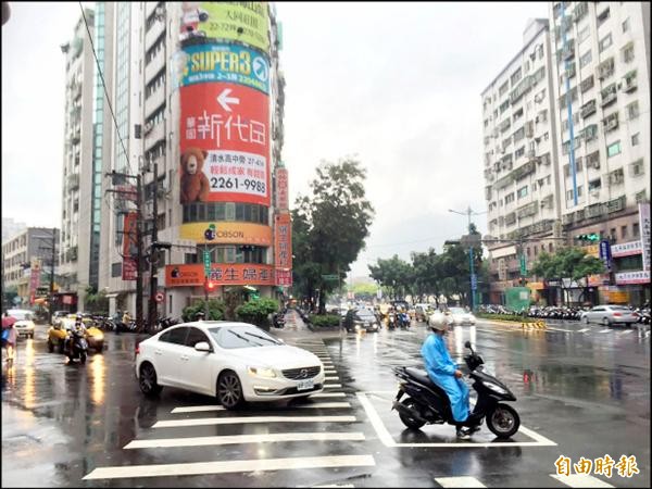 上月底土城降下每小時高達七十毫米的雨量，但金城路已無淹水情形。（記者張安蕎攝）