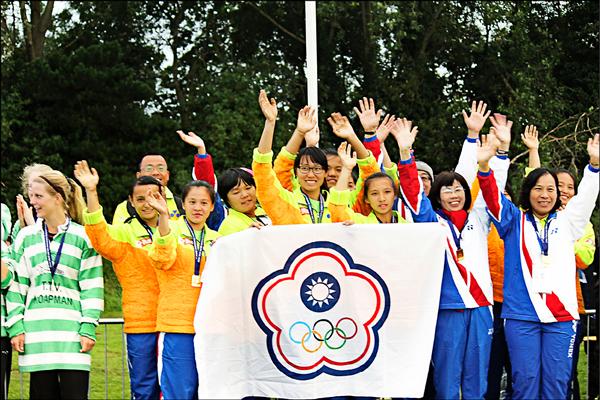 景美師大女子拔河隊獲歐洲盃公開賽520公斤組金牌。（台北市教育局提供）