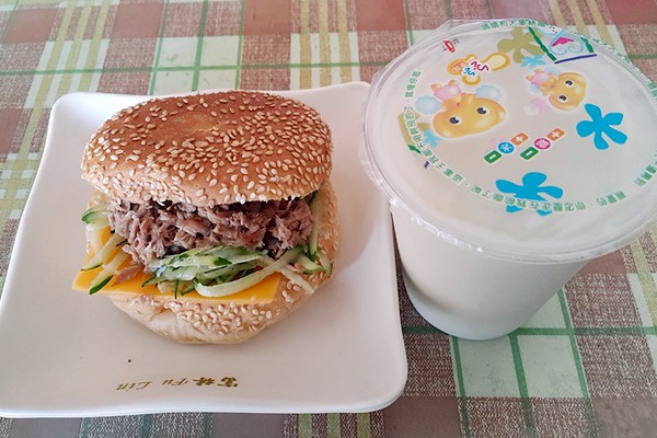 縣府推活力早餐，由營養師輔導業者設計套餐。（圖由屏縣衛生局提供）