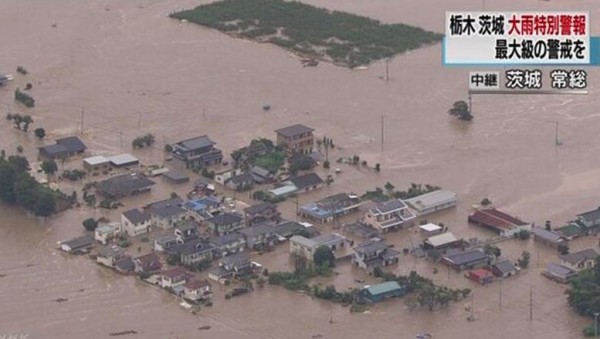 18號颱風「艾陶」重創日本！。（圖片取自《NHK NEWS》）