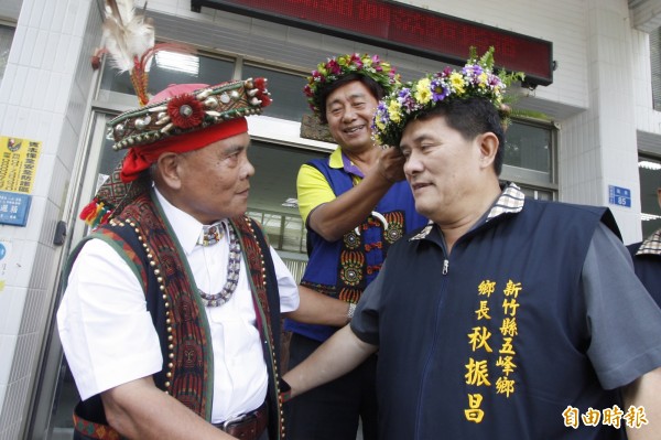 屏東縣瑪家鄉繼今年5月與台北市中正區公所締結友好城鄉關係後，今天上午再與新竹縣五峰鄉公所簽約締結姊妹鄉。（記者邱芷柔攝）