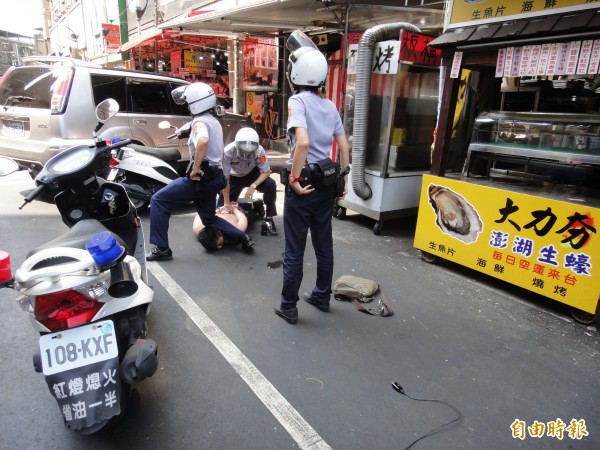 副所長帶隊緝嫌碰上拒捕，一嫌趁亂兔脫。
（記者吳仁捷攝）