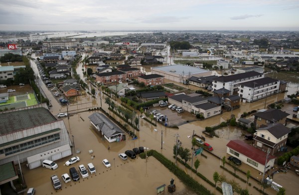 颱風大雨宮城縣澀井川潰堤 約千人受困孤立