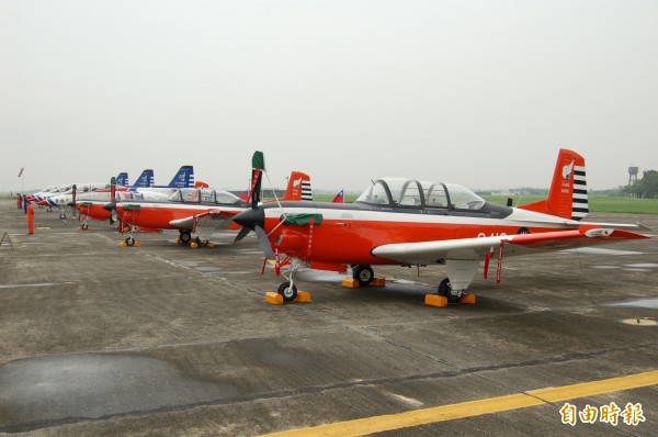 空軍官校1架T34教練機，今天上午降落後，準備再次起飛前，發動機突熄火，空軍強調並無緊急降落，圖為同型機。（記者蘇福男攝）