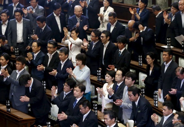 日本參議院今日凌晨表決通過了安保法案。（路透社）
