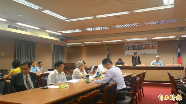立法委員邱文彥舉行國土計畫法專家會議。（記者林良昇攝）