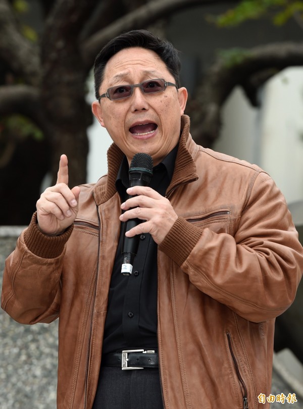 姚立明表示,現在國民黨跟親民黨的選情其實很像,還用撿一根香蕉、卻丟掉一整桶,來比喻宋楚瑜的選情是得不償失。(資料照,記者廖振輝攝) 姚立明表示,現在國民黨跟親民黨的選情其實很像,還用撿一根香蕉、卻丟掉一整桶,來比喻宋楚瑜的選情是得不償失。(資料照,記者廖振輝攝)
