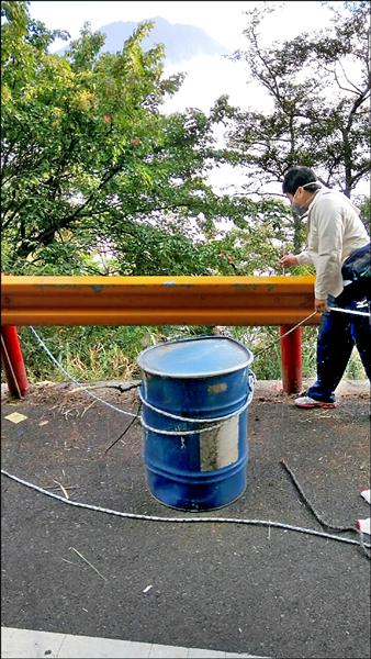 中橫公路關原附近，昨驚傳桶屍命案，男子賴光雄遭殺害裝鐵桶。棄置中橫關原。（記者何宗翰翻攝）