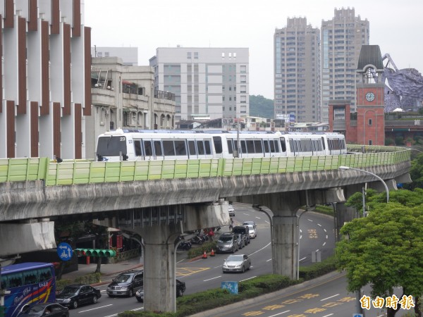 北捷文湖線及高運量高架平面路段的淡水線圓山站至淡水站、新北投站，以及新店線小碧潭站皆暫停營運。（資料照，記者吳亮儀攝）