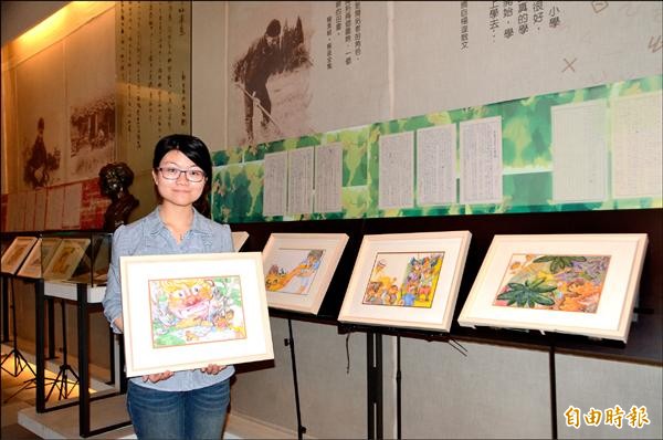 西拉雅女畫家胡惠鈞手繪楊逵文學作品，將舉辦原稿聯展。（記者吳俊鋒攝）