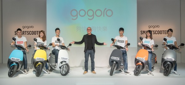 Gogoro電動機車賣太貴，遭網路鄉民罵翻，Gogoro今日宣布推出平價的Gogoro LiTe車款，Gogoro入手價也由原先的每台10.8萬元大降至約6.2萬元，Gogoro稱「準備虧更多」。（圖由Gogoro提供）